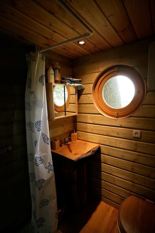 La Cabane Aux Secrets - Au Milieu De Nulle Part Outines Habitación foto